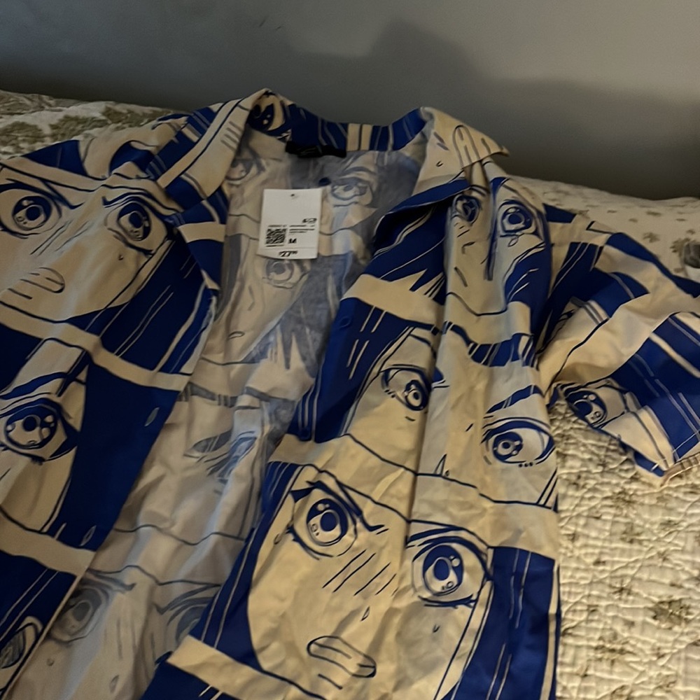 Button down - Picture 2 of 3